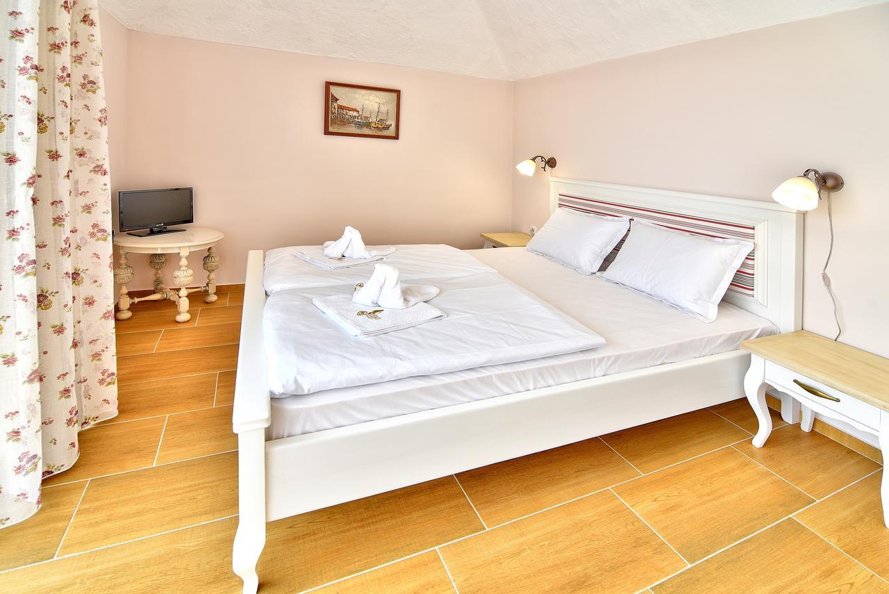 Sirena Palace Family Hotel Obzor Kültér fotó